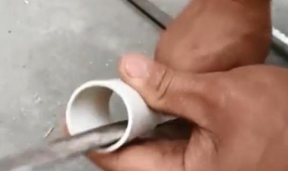 pvc管中間斷了拼接視頻分享，這個(gè)思路還是比較實(shí)用的！